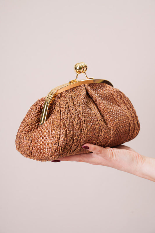 Clutch in Rafia