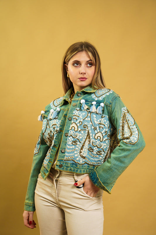 Giubbotto in jeans con applicazioni